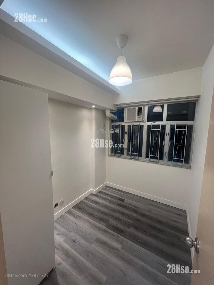Hennessy Road Court Rental 2 Bedrooms , 1 Bathroom 369 ft² ( 34.3 m² )