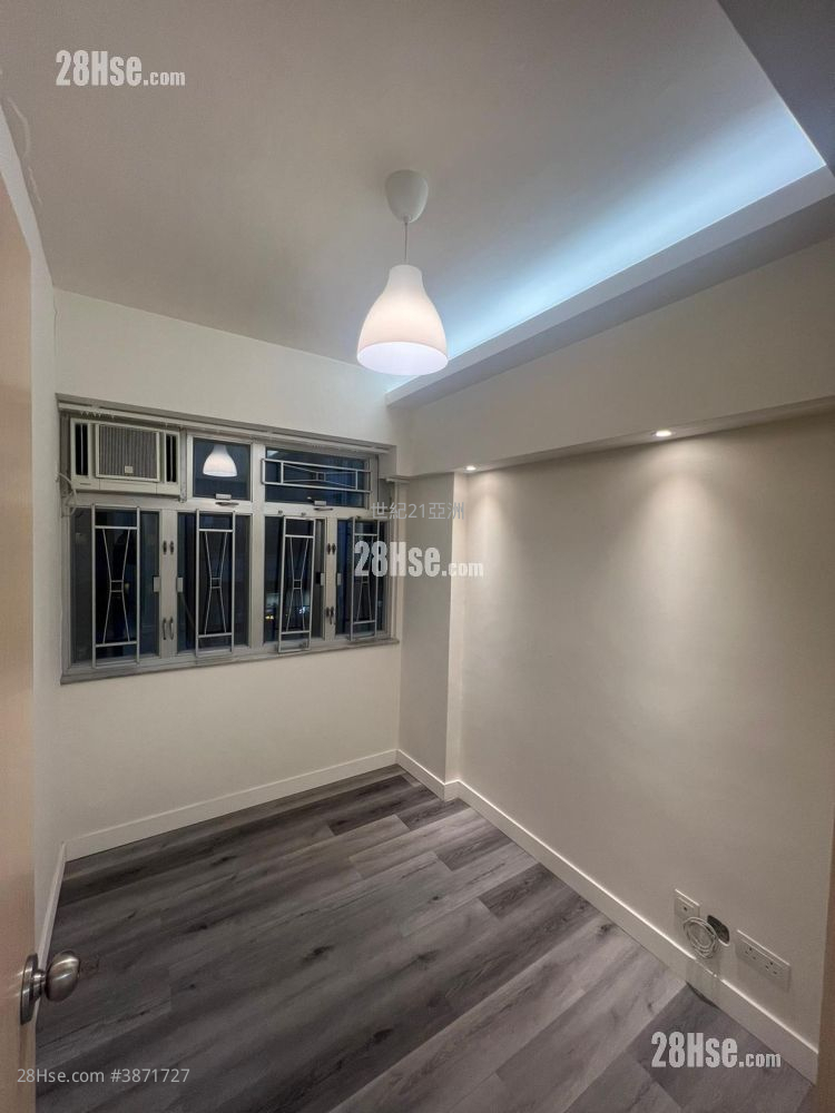 Hennessy Road Court Rental 2 Bedrooms , 1 Bathroom 369 ft² ( 34.3 m² )