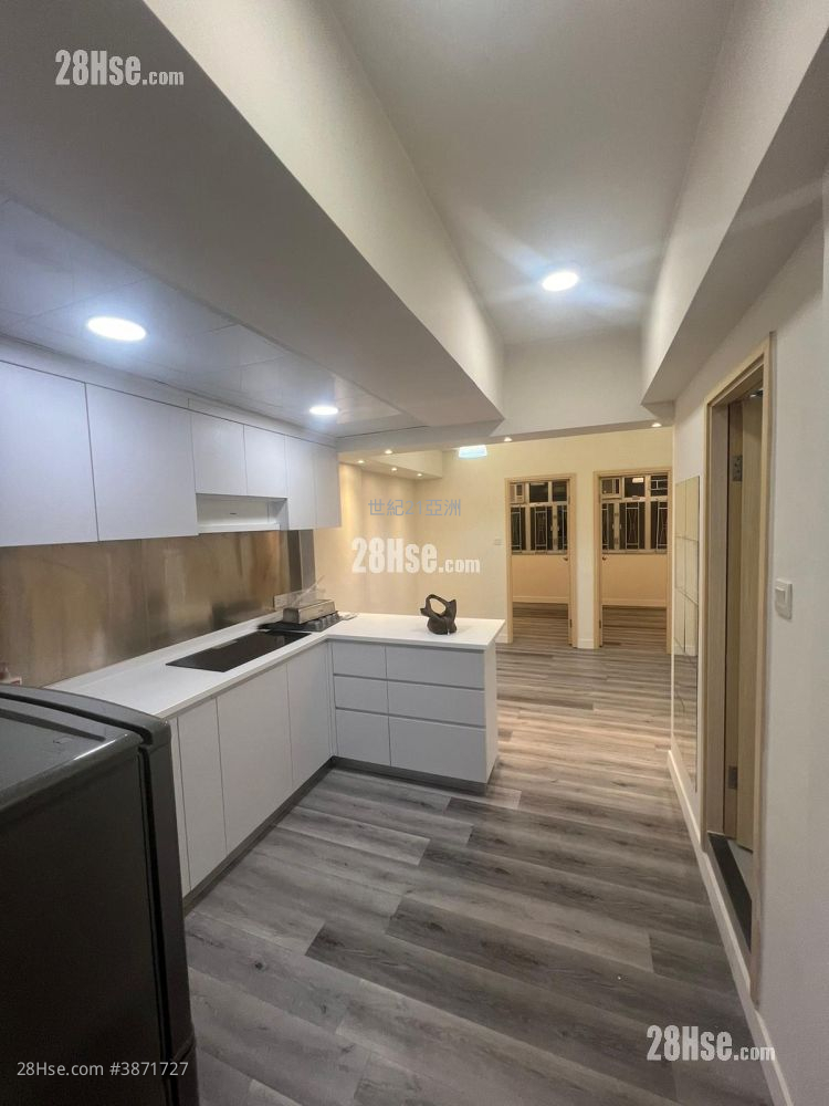 Hennessy Road Court Rental 2 Bedrooms , 1 Bathroom 369 ft² ( 34.3 m² )