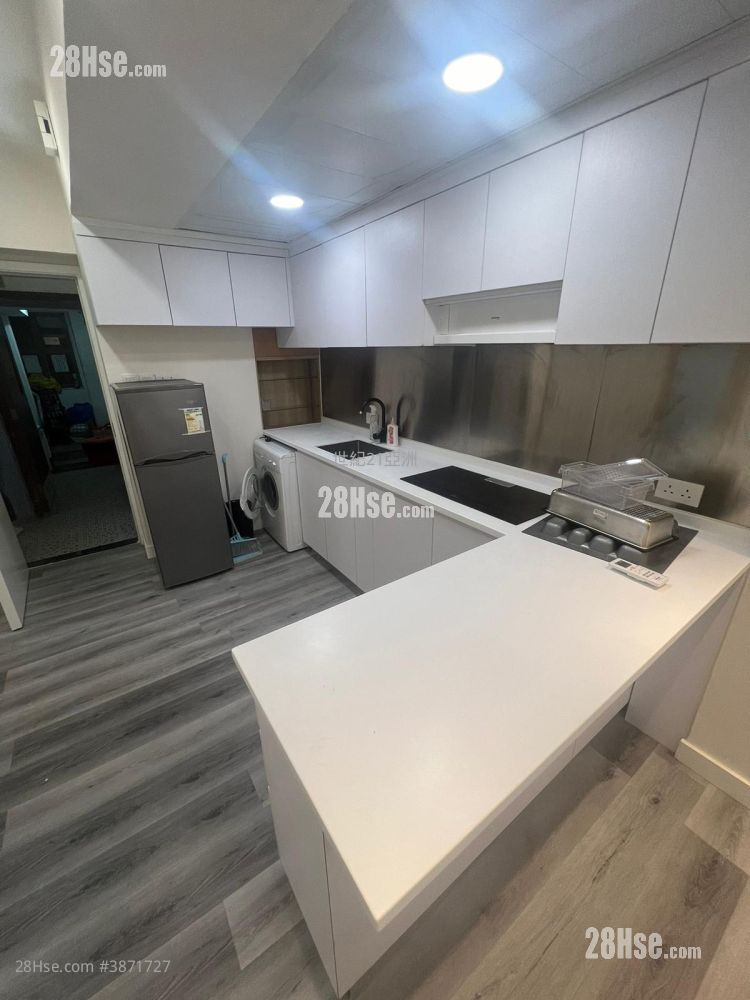 Hennessy Road Court Rental 2 Bedrooms , 1 Bathroom 369 ft² ( 34.3 m² )
