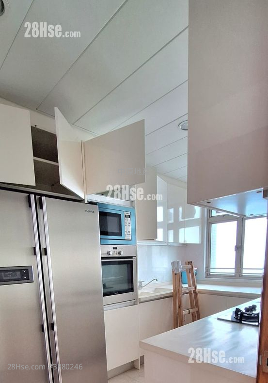Bellagio Sell 4 Bedrooms , 5+ Bathrooms 1,814 ft² ( 168.5 m² )