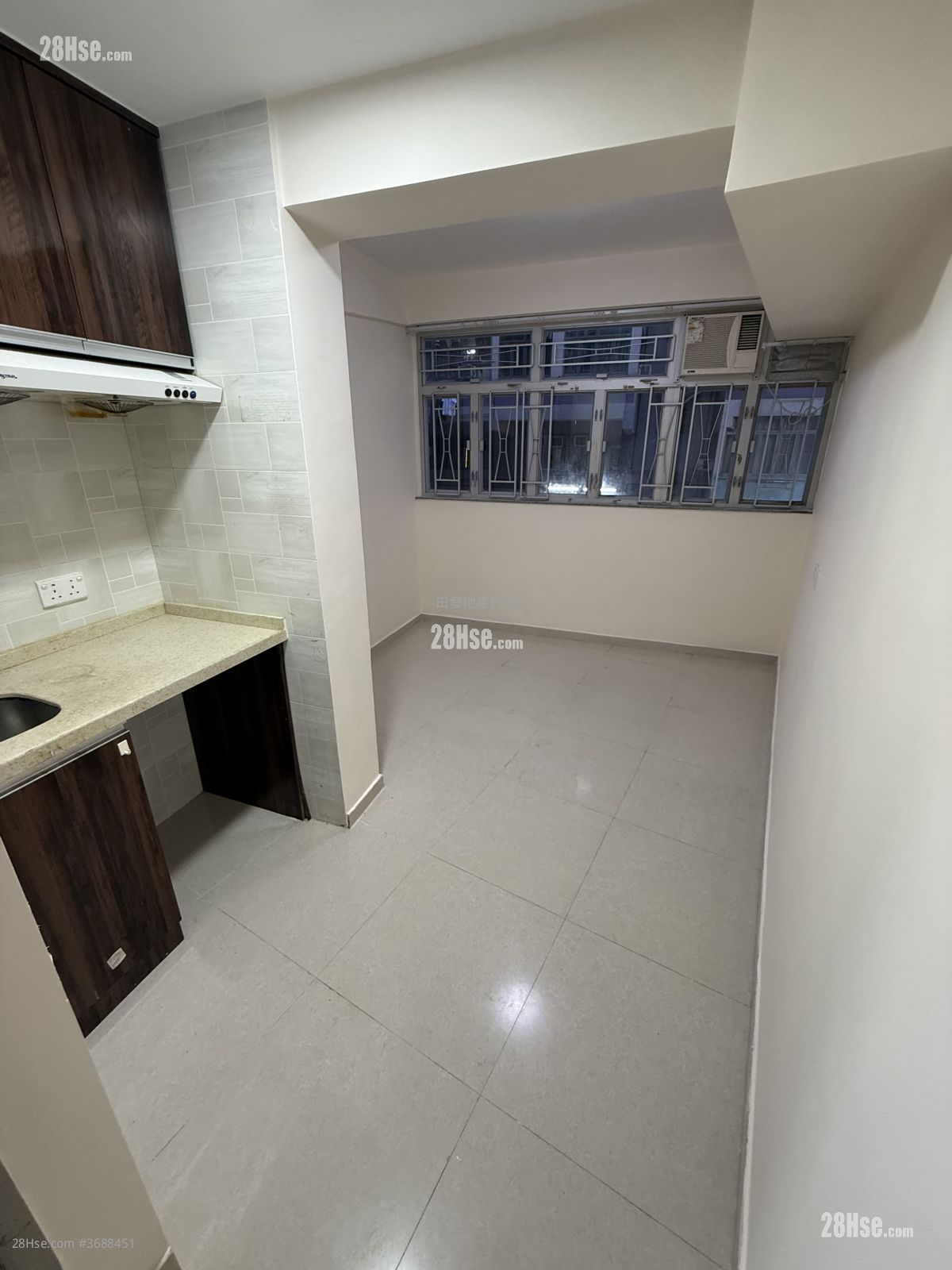 Pak Far Building Rental Studio , 1 Bathroom 120 ft² ( 11.1 m² )
