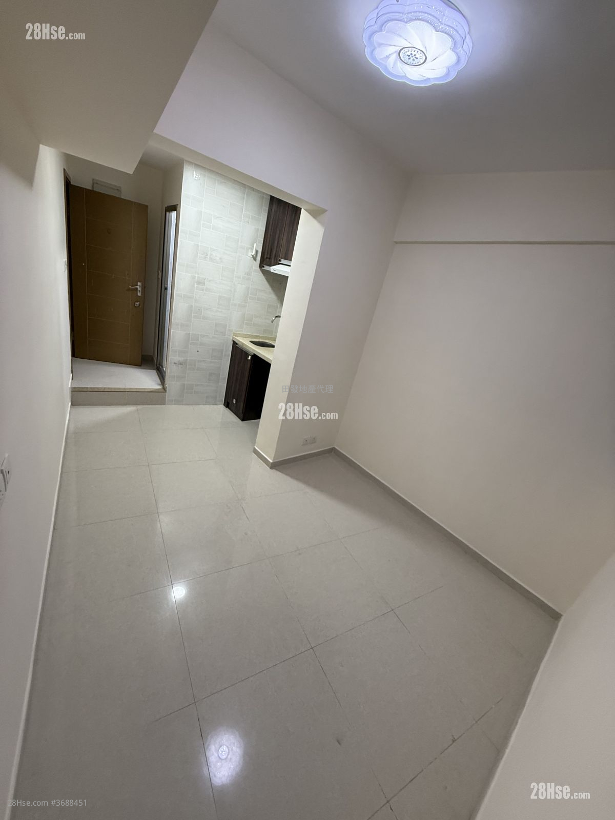 Pak Far Building Rental Studio , 1 Bathroom 120 ft² ( 11.1 m² )