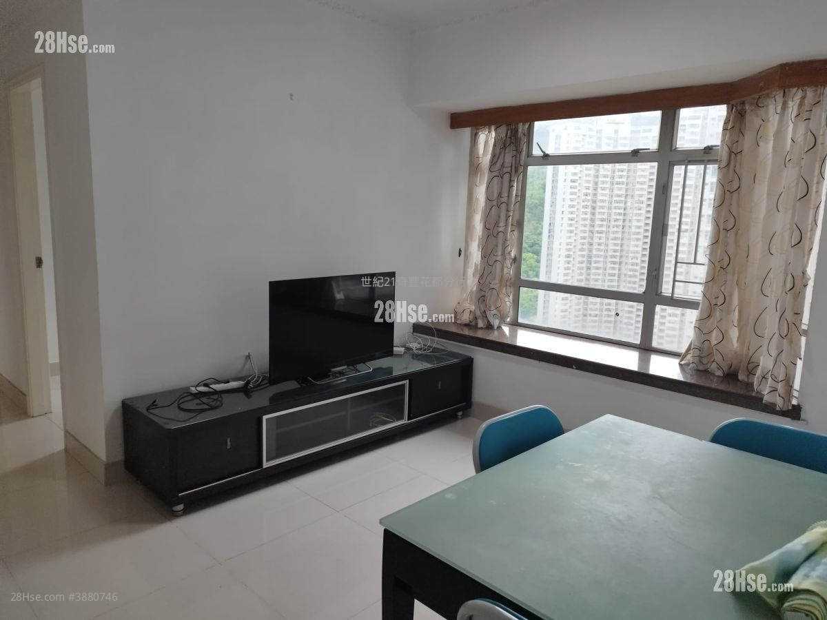 Flora Plaza Rental 3 Bedrooms , 1 Bathroom 526 ft² ( 48.9 m² )