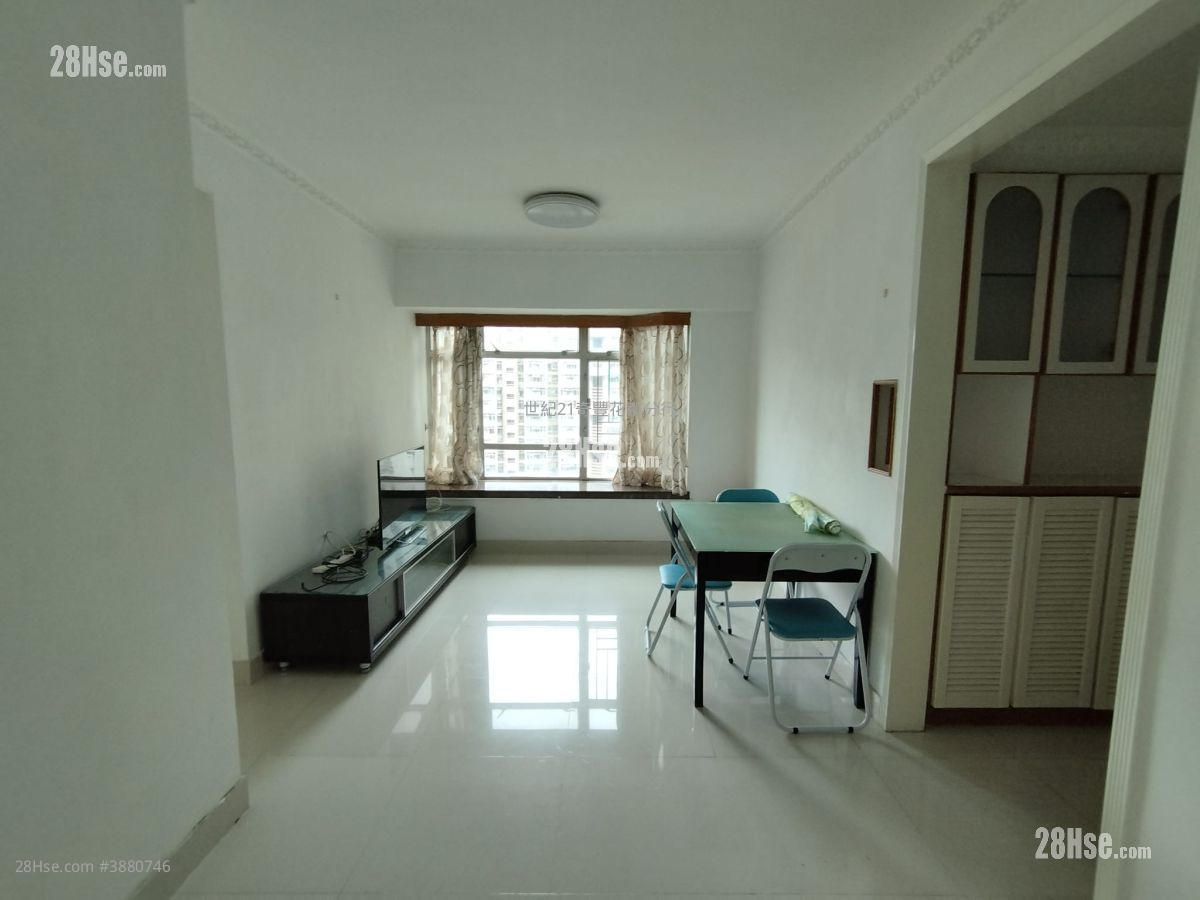 Flora Plaza Rental 3 Bedrooms , 1 Bathroom 526 ft² ( 48.9 m² )