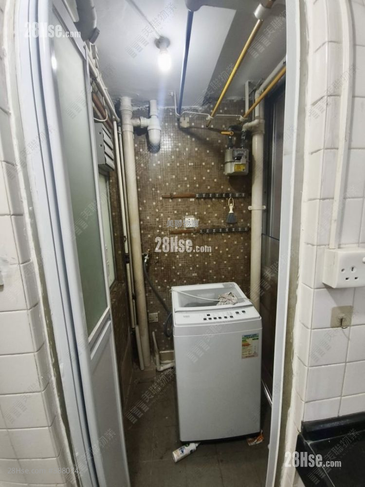 Lung Poon Court Rental 1 Bedroom , 1 Bathroom 340 ft² ( 31.6 m² )