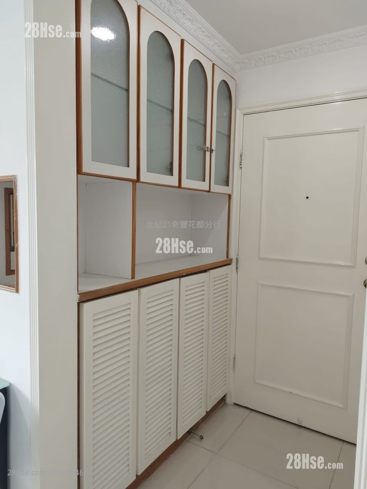 Flora Plaza Rental 3 Bedrooms , 1 Bathroom 526 ft² ( 48.9 m² )