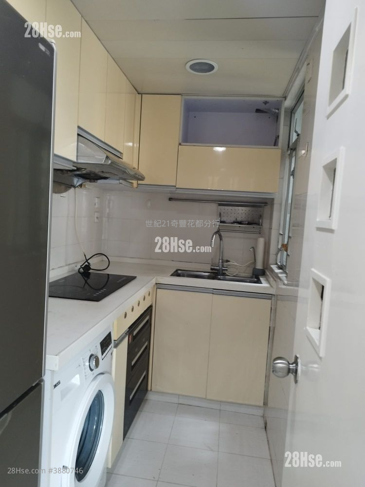 Flora Plaza Rental 3 Bedrooms , 1 Bathroom 526 ft² ( 48.9 m² )