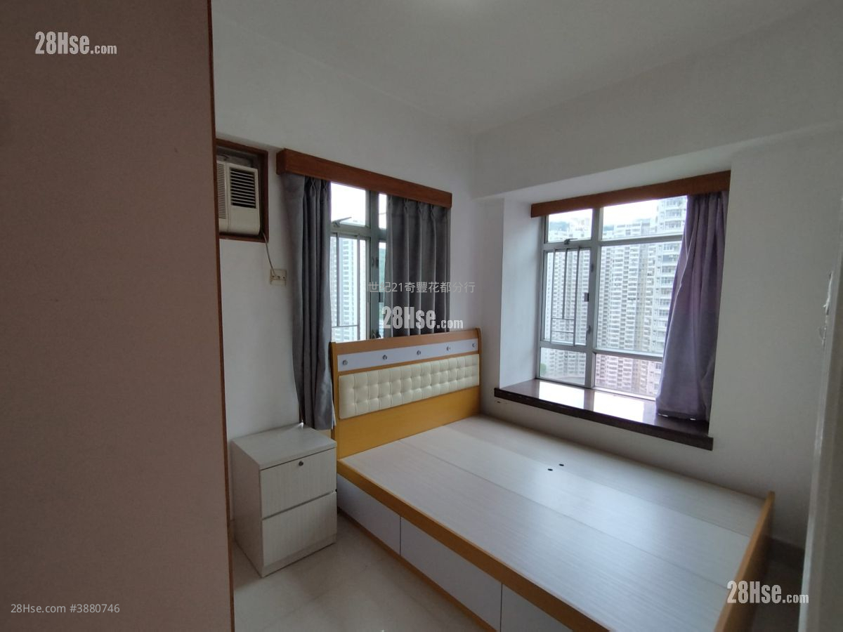 Flora Plaza Rental 3 Bedrooms , 1 Bathroom 526 ft² ( 48.9 m² )