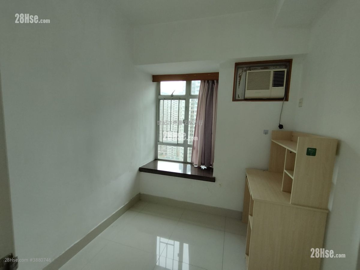 Flora Plaza Rental 3 Bedrooms , 1 Bathroom 526 ft² ( 48.9 m² )