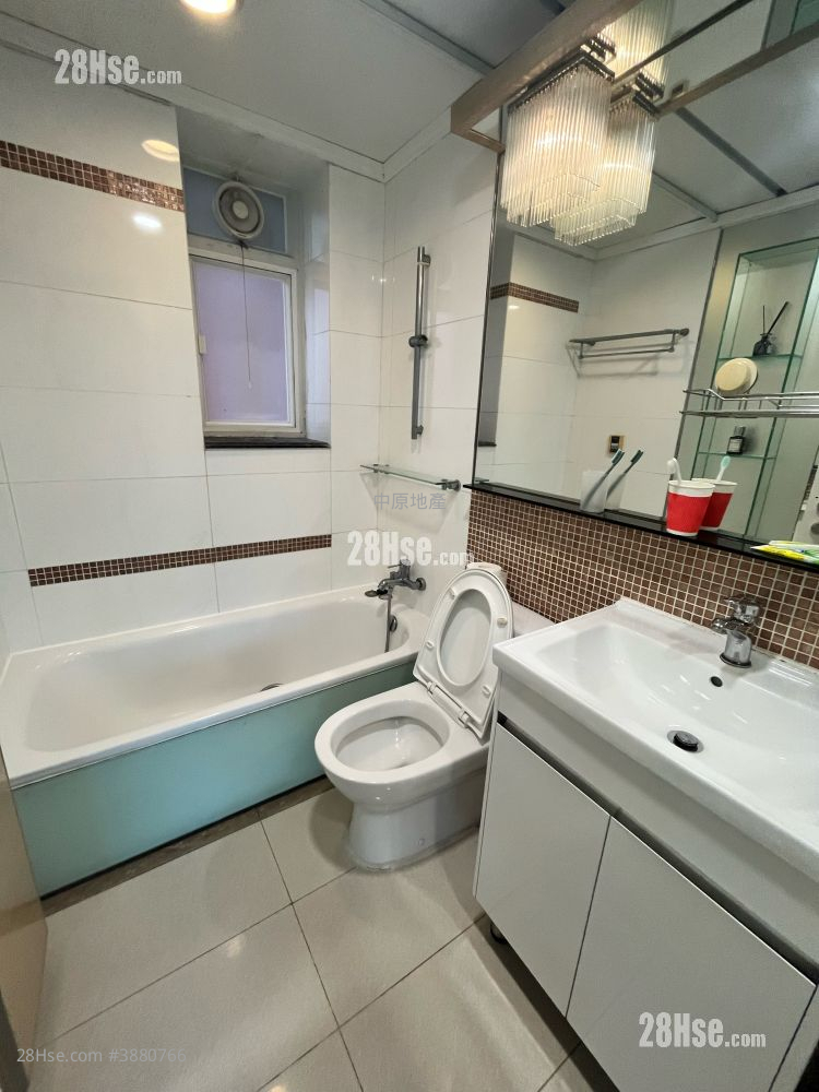 Metro Town Sell 4 Bedrooms , 3 Bathrooms 888 ft² ( 82.5 m² )