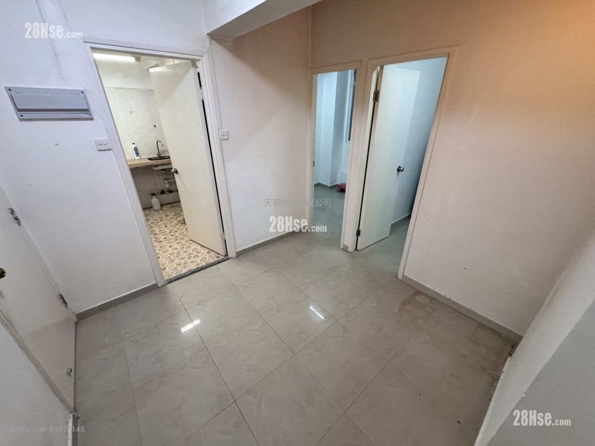 United Building Sell 2 Bedrooms , 1 Bathroom 278 ft² ( 25.8 m² )