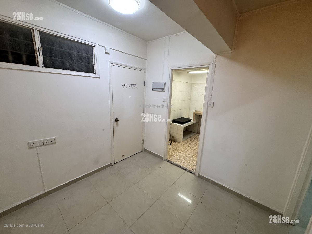 United Building Sell 2 Bedrooms , 1 Bathroom 278 ft² ( 25.8 m² )