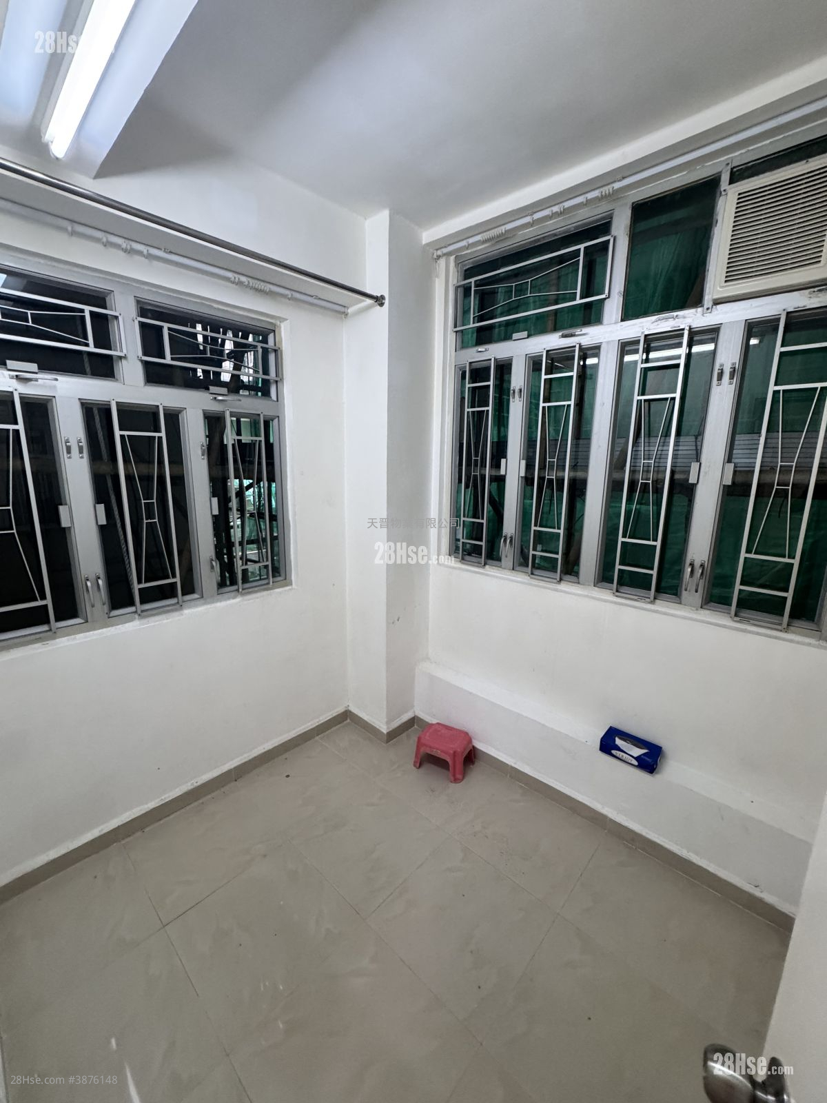 United Building Sell 2 Bedrooms , 1 Bathroom 278 ft² ( 25.8 m² )