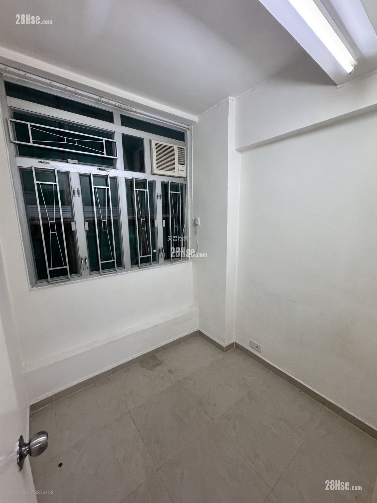 United Building Sell 2 Bedrooms , 1 Bathroom 278 ft² ( 25.8 m² )