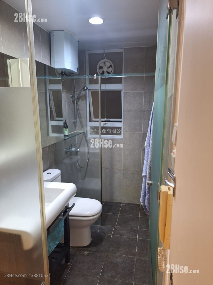 Tung Fong Building Sell 2 Bedrooms , 1 Bathroom 423 ft² ( 39.3 m² )