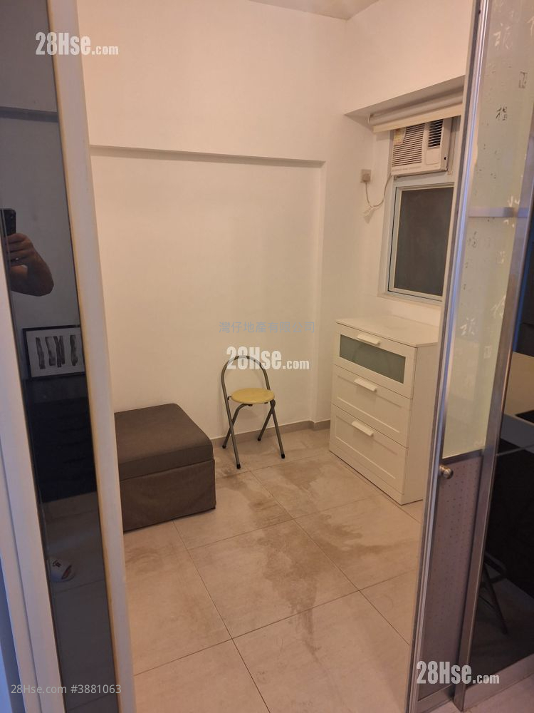 Tung Fong Building Sell 2 Bedrooms , 1 Bathroom 423 ft² ( 39.3 m² )