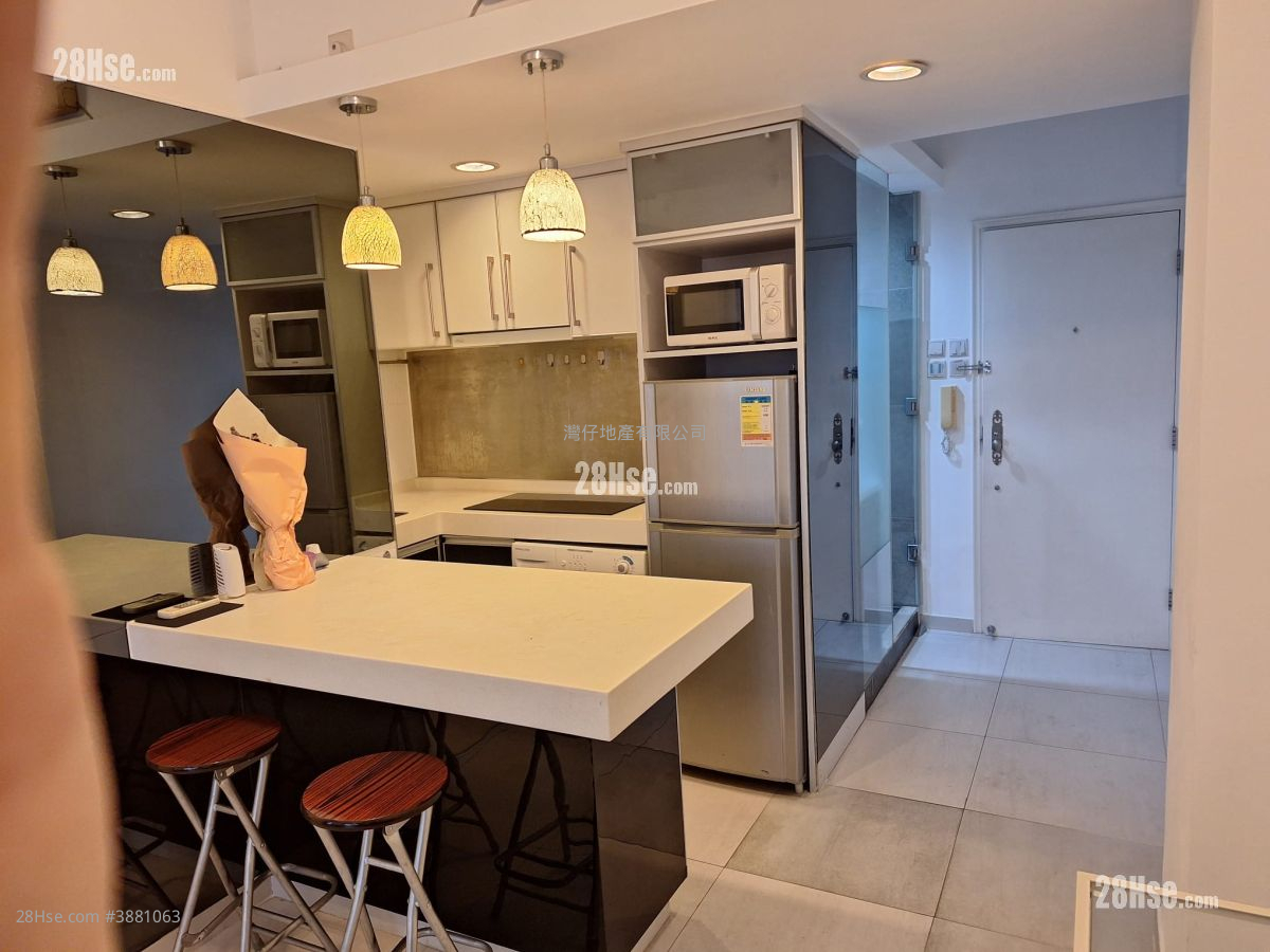 Tung Fong Building Sell 2 Bedrooms , 1 Bathroom 423 ft² ( 39.3 m² )