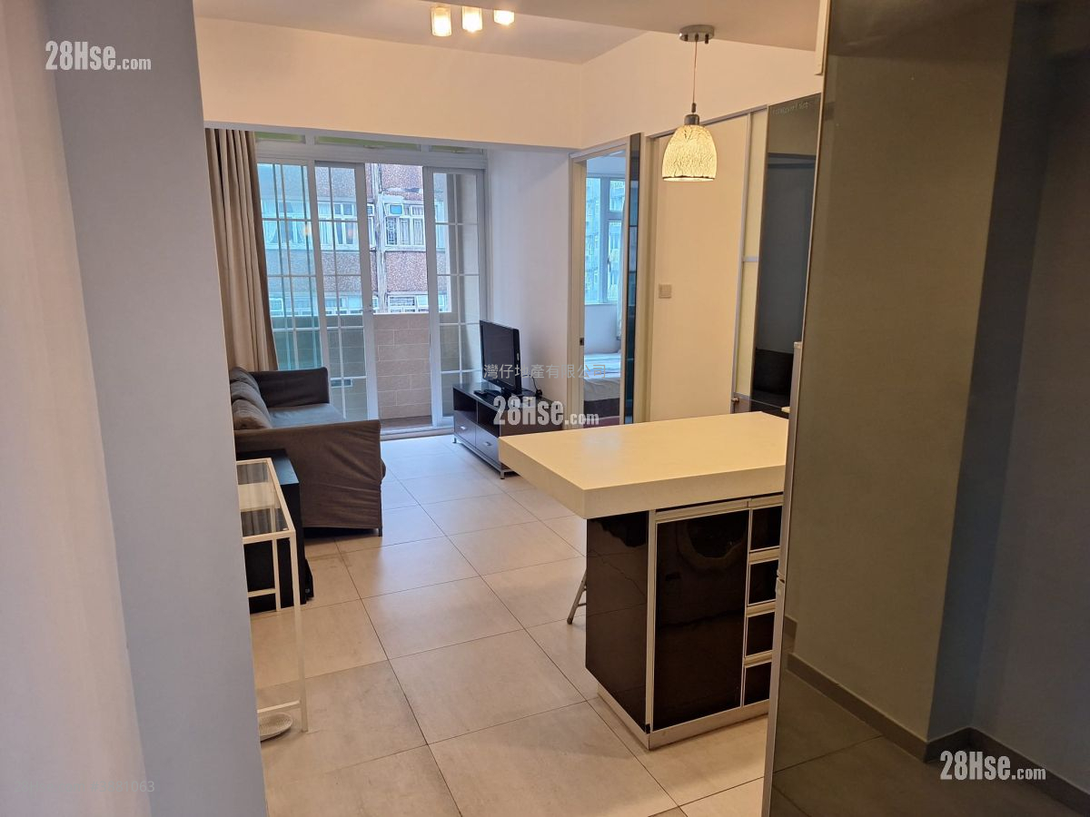 Tung Fong Building Sell 2 Bedrooms , 1 Bathroom 423 ft² ( 39.3 m² )