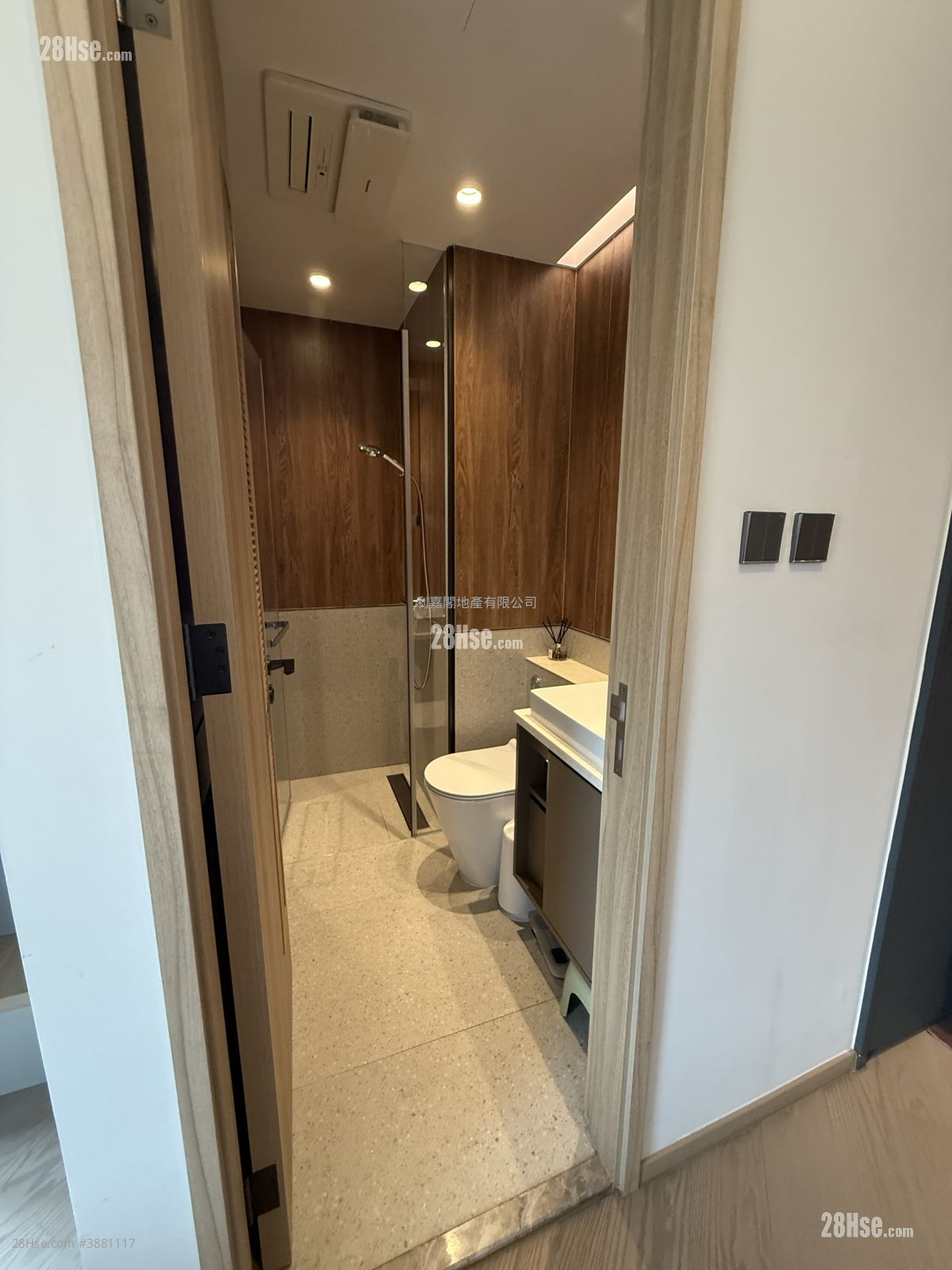 Bondlane Rental Studio , 1 Bathroom 266 ft² ( 24.7 m² )