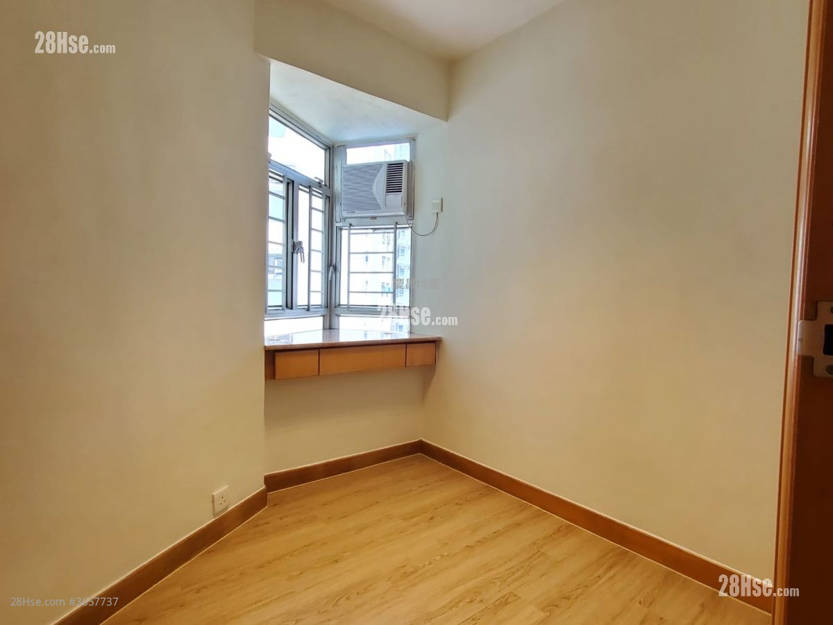 Kornhill Garden Sell 3 Bedrooms , 1 Bathroom 592 ft² ( 55.0 m² )