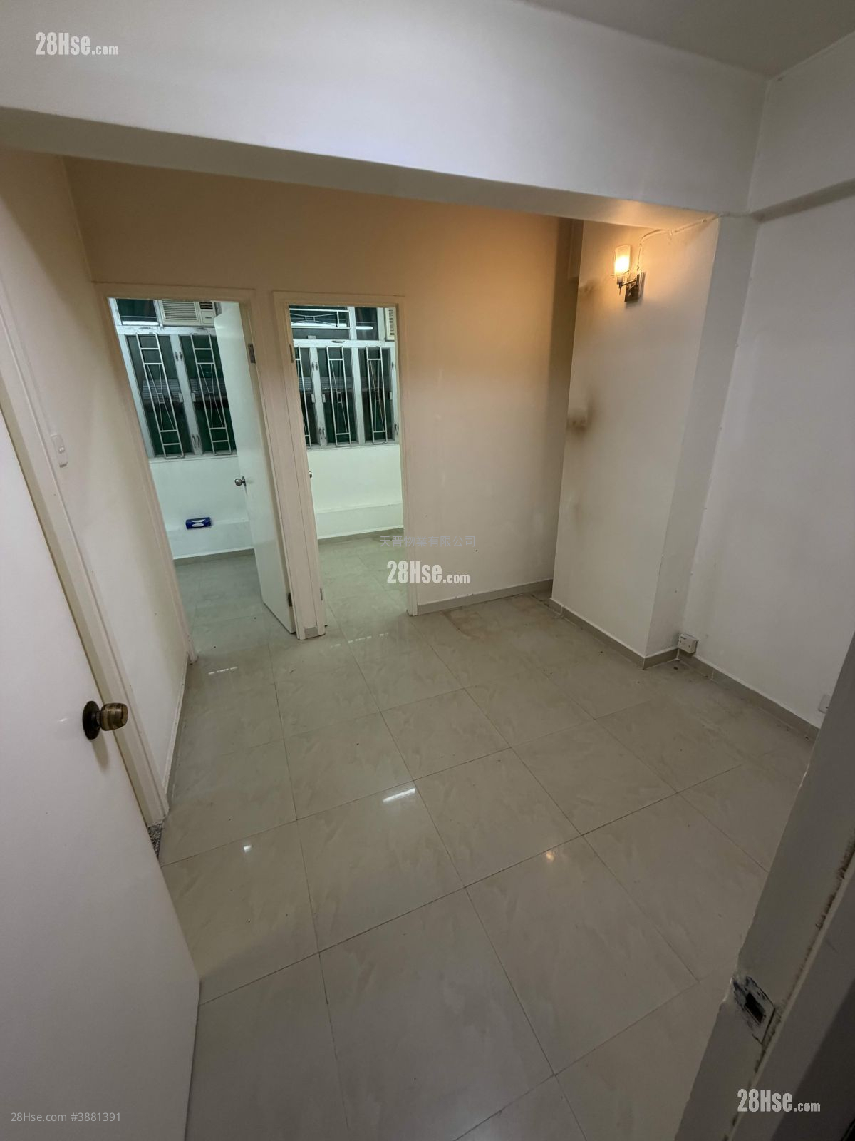 United Building Sell 2 Bedrooms , 1 Bathroom 278 ft² ( 25.8 m² )