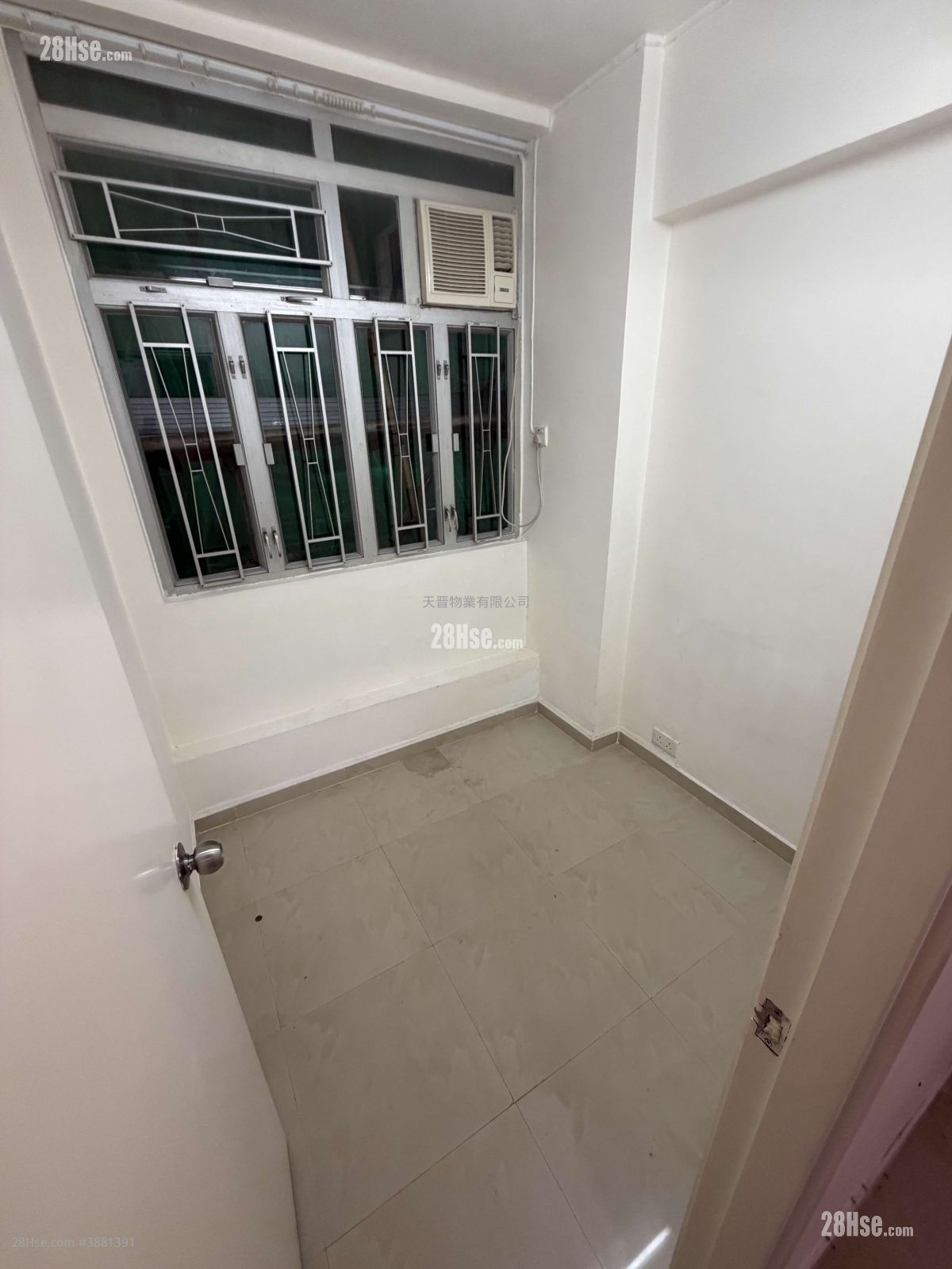 United Building Sell 2 Bedrooms , 1 Bathroom 278 ft² ( 25.8 m² )