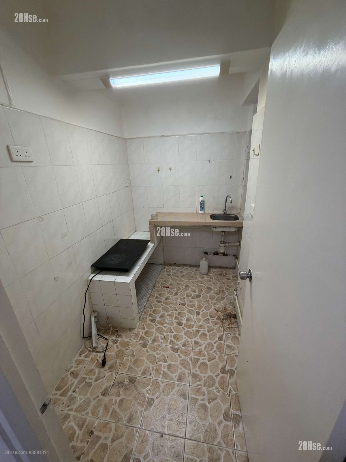 United Building Sell 2 Bedrooms , 1 Bathroom 278 ft² ( 25.8 m² )