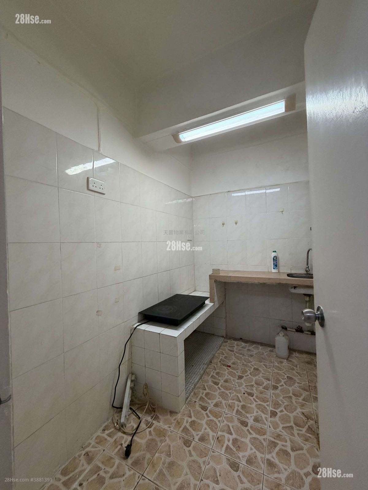 United Building Sell 2 Bedrooms , 1 Bathroom 278 ft² ( 25.8 m² )