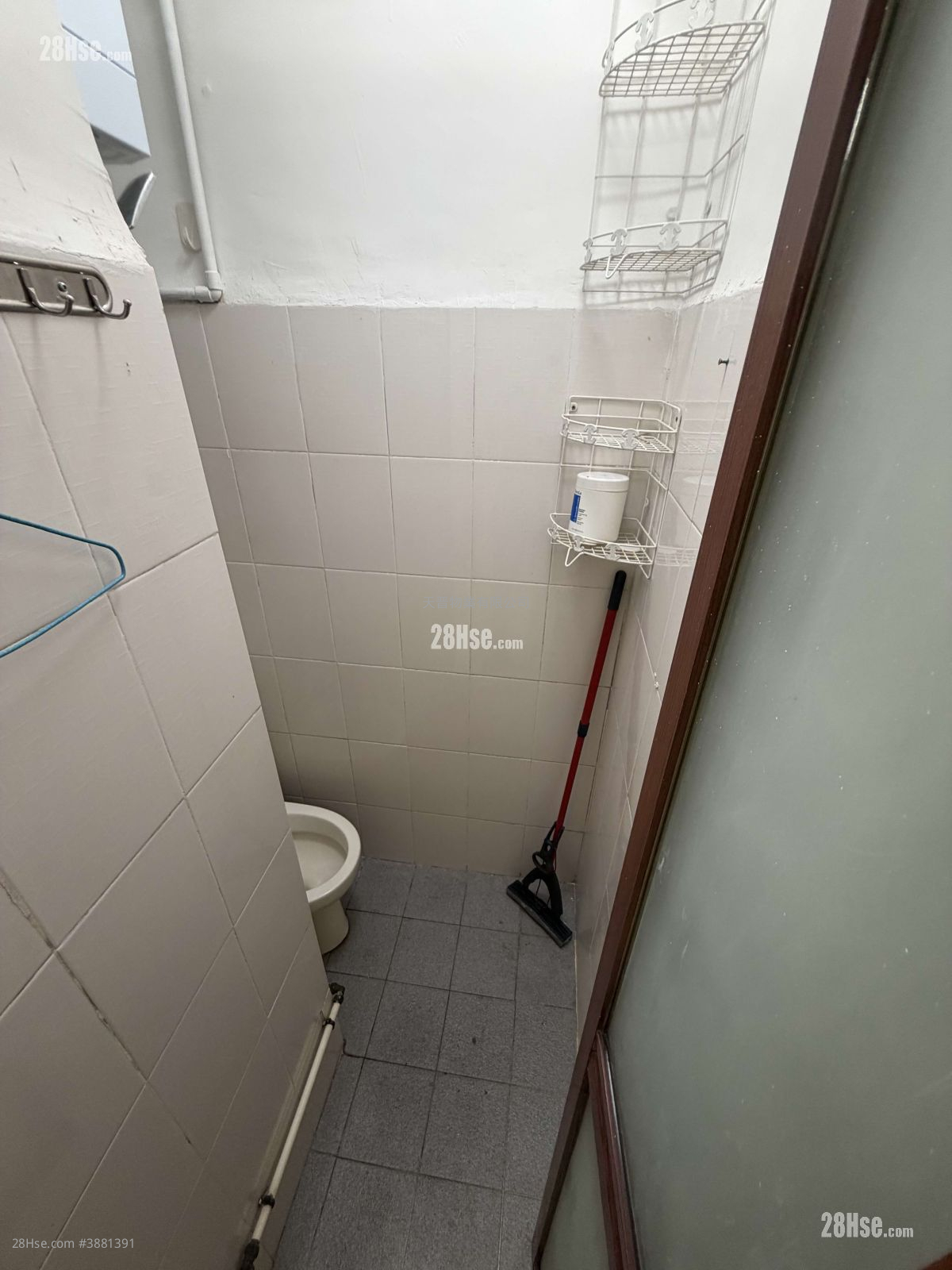 United Building Sell 2 Bedrooms , 1 Bathroom 278 ft² ( 25.8 m² )
