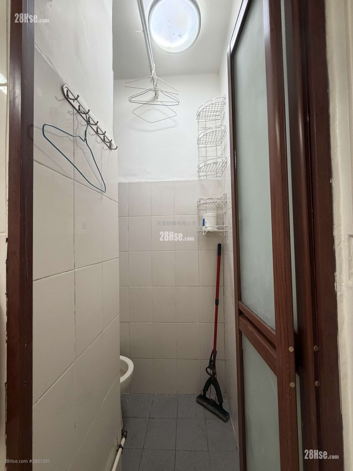 United Building Sell 2 Bedrooms , 1 Bathroom 278 ft² ( 25.8 m² )