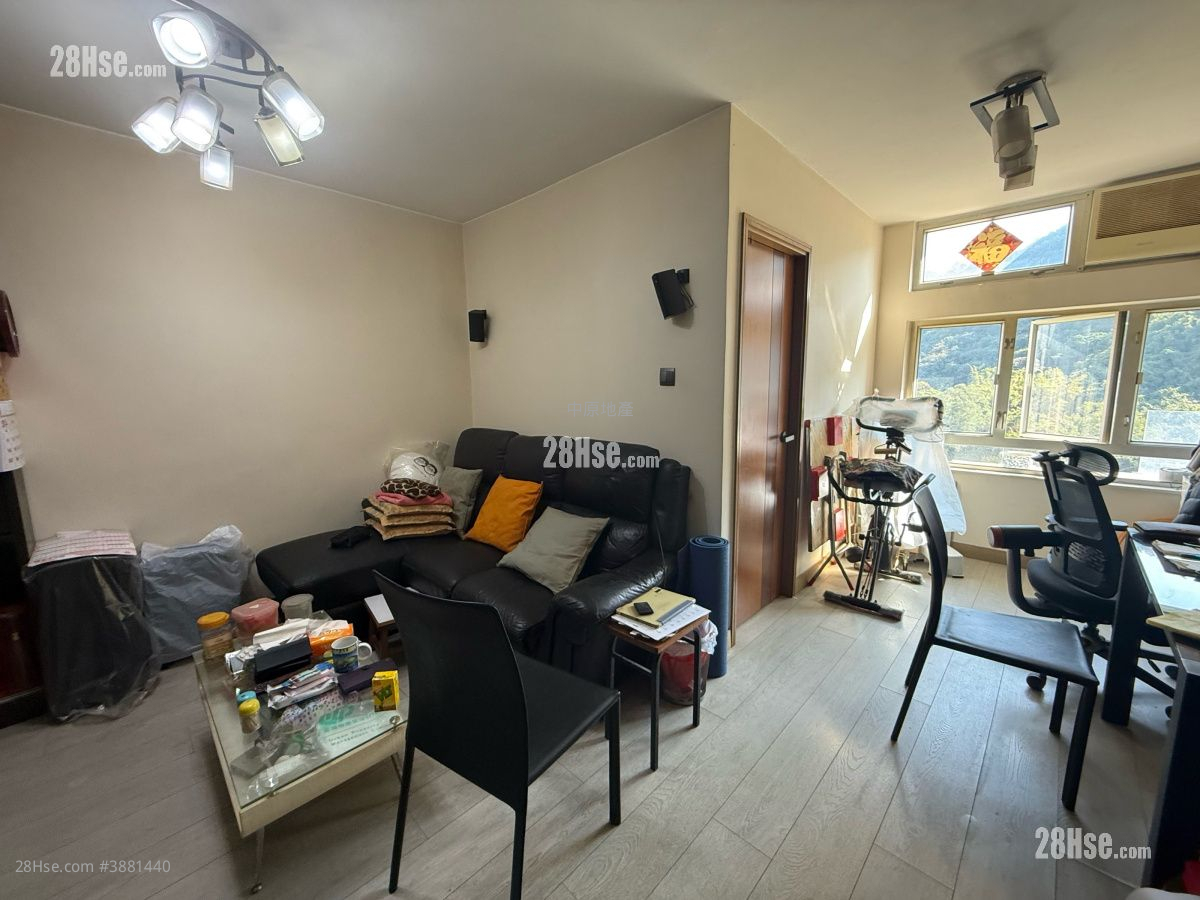 Ching Wah Court Sell 3 Bedrooms , 1 Bathroom