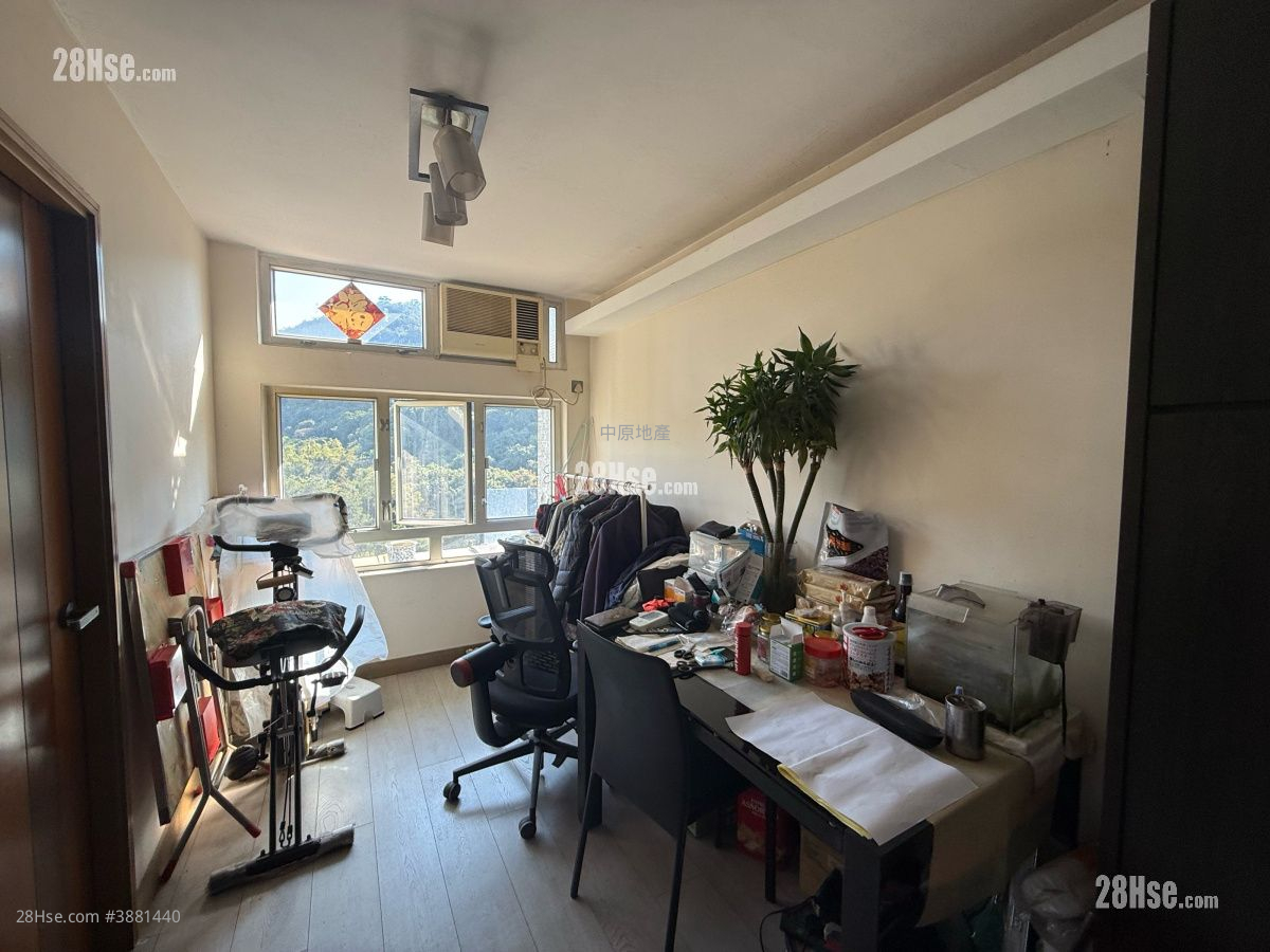 Ching Wah Court Sell 3 Bedrooms , 1 Bathroom