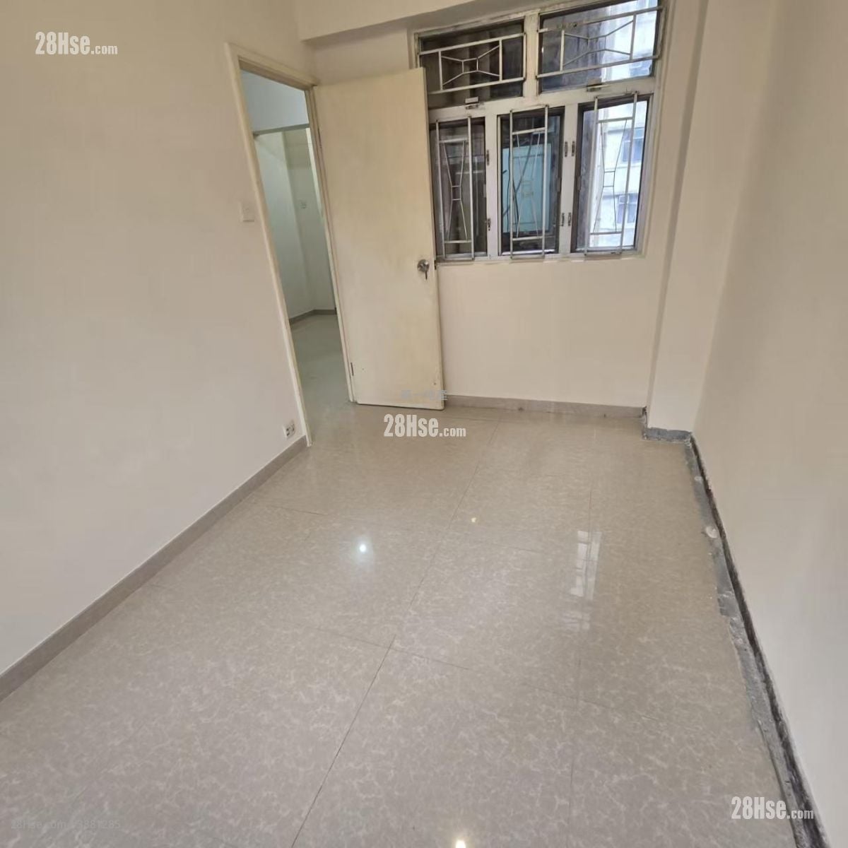 Kung Lee Building Sell 336 ft² ( 31.2 m² )
