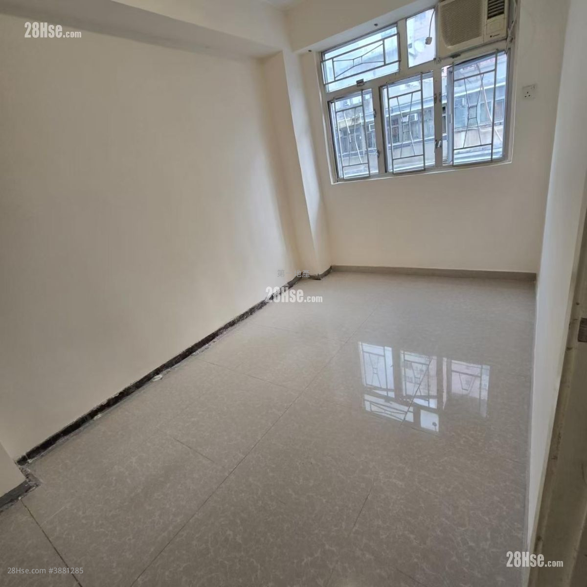 Kung Lee Building Sell 336 ft² ( 31.2 m² )