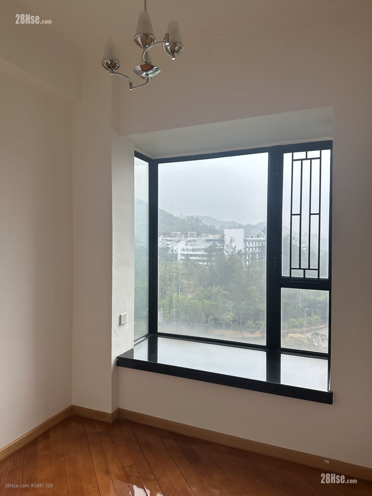 Royal Knoll Sell 4 Bedrooms 944 ft² ( 87.7 m² )