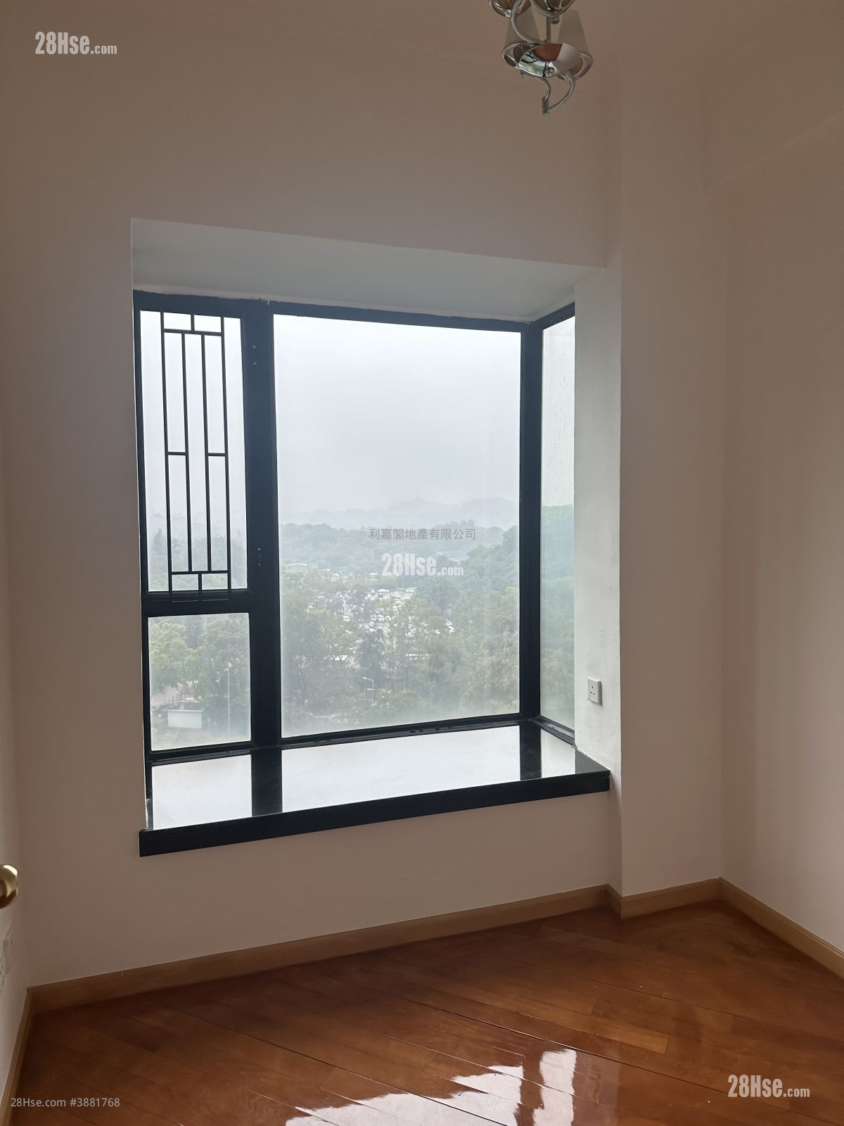 Royal Knoll Sell 4 Bedrooms 944 ft² ( 87.7 m² )