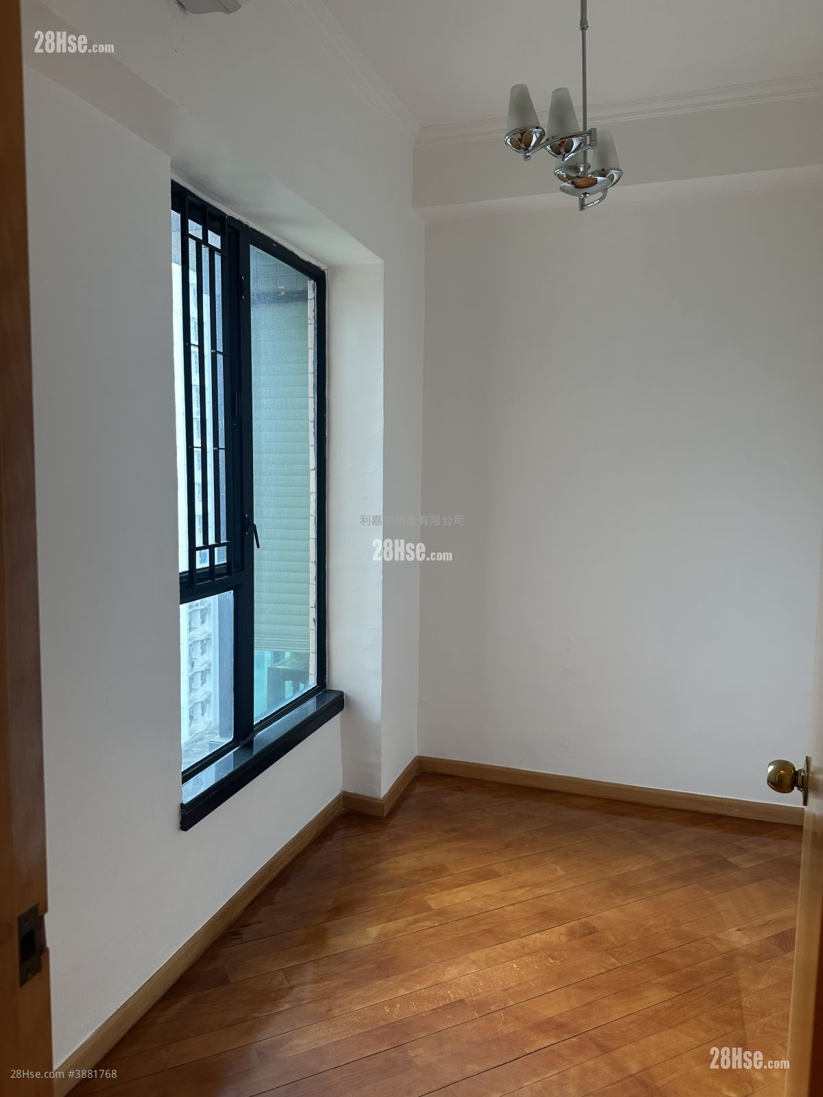 Royal Knoll Sell 4 Bedrooms 944 ft² ( 87.7 m² )