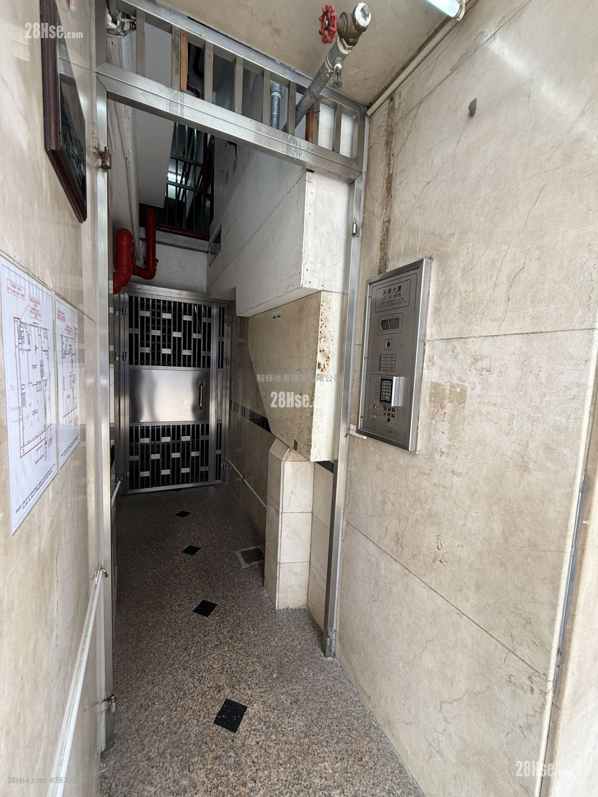 Lee Tai Building Rental Studio , 1 Bathroom 180 ft² ( 16.7 m² )