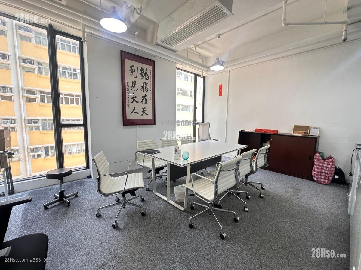 Easy Tower Rental 1,251 ft² ( 116.2 m² )