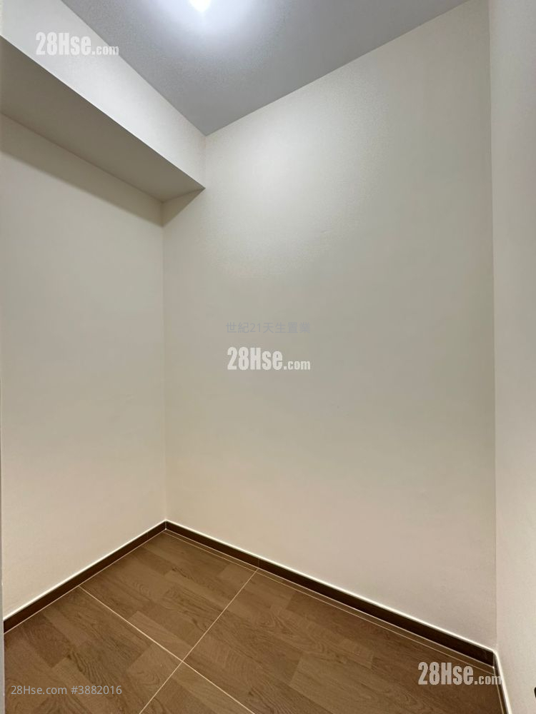 Le Pont Rental 4 Bedrooms , 1 Bathroom 797 ft² ( 74.0 m² )