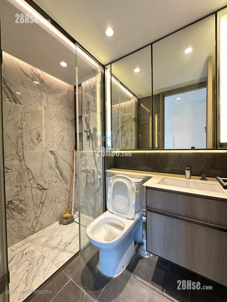 Le Pont Rental 4 Bedrooms , 1 Bathroom 797 ft² ( 74.0 m² )