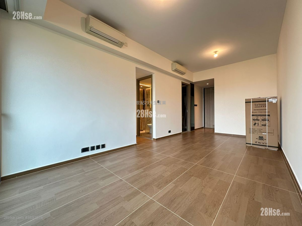 Le Pont Rental 4 Bedrooms , 1 Bathroom 797 ft² ( 74.0 m² )