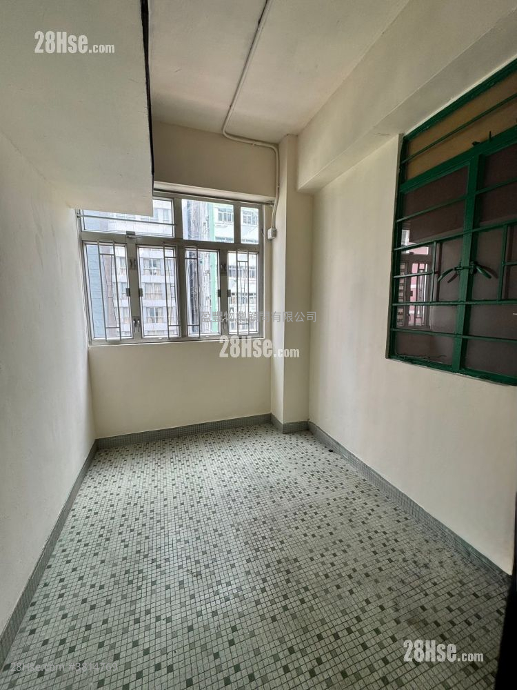 Hennessy Road Court Sell 2 Bedrooms , 1 Bathroom 366 ft² ( 34.0 m² )