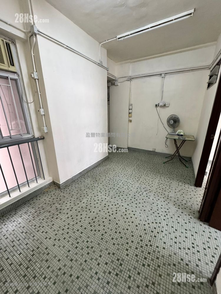 Hennessy Road Court Sell 2 Bedrooms , 1 Bathroom 366 ft² ( 34.0 m² )