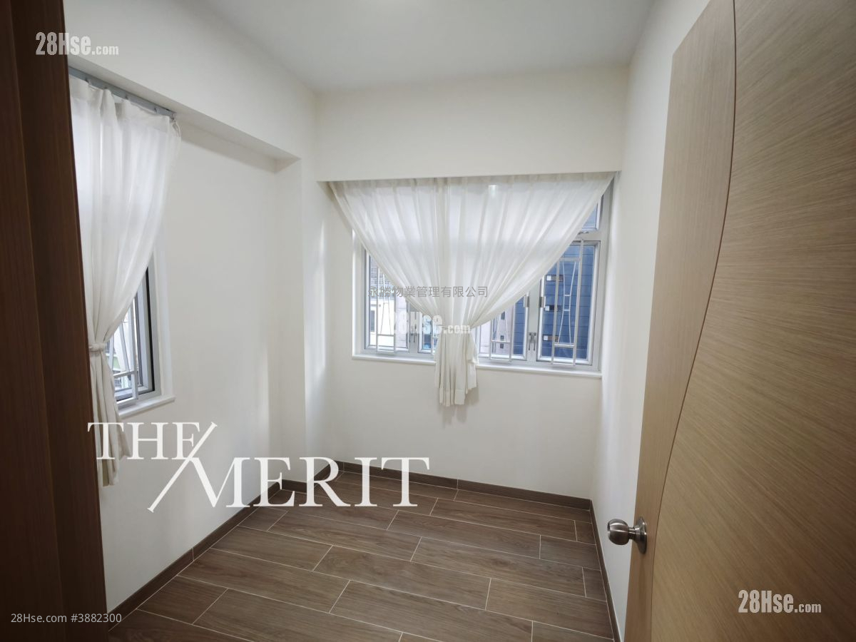 Hennessy Road Court Rental 2 Bedrooms , 1 Bathroom 365 ft² ( 33.9 m² )