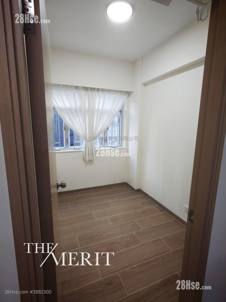 Hennessy Road Court Rental 2 Bedrooms , 1 Bathroom 365 ft² ( 33.9 m² )