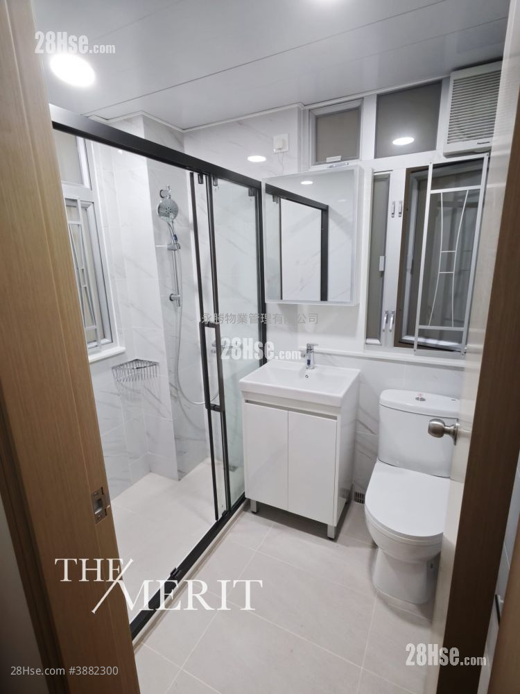 Hennessy Road Court Rental 2 Bedrooms , 1 Bathroom 365 ft² ( 33.9 m² )