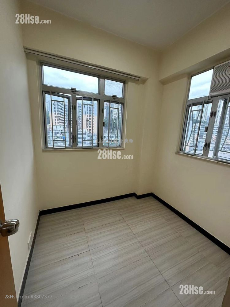 Yen Hau Mansion Sell 2 Bedrooms , 1 Bathroom 259 ft² ( 24.1 m² )