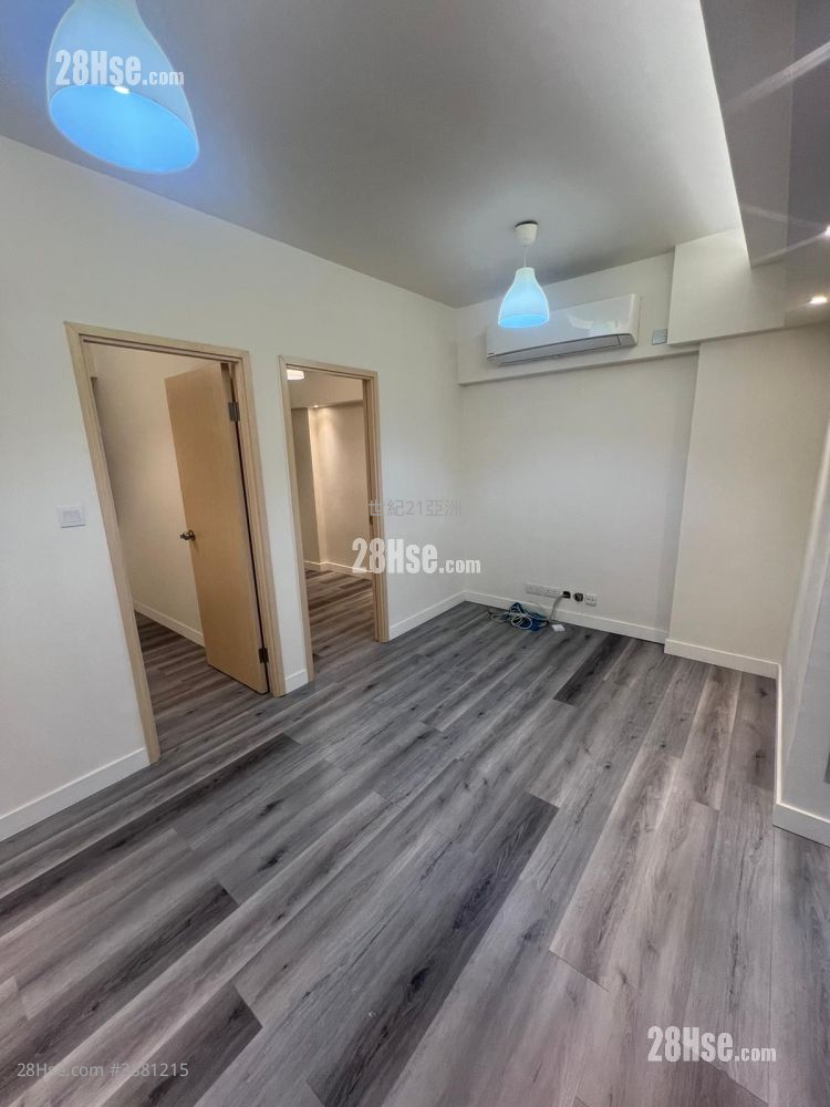 Hennessy Road Court Rental 2 Bedrooms , 1 Bathroom 369 ft² ( 34.3 m² )